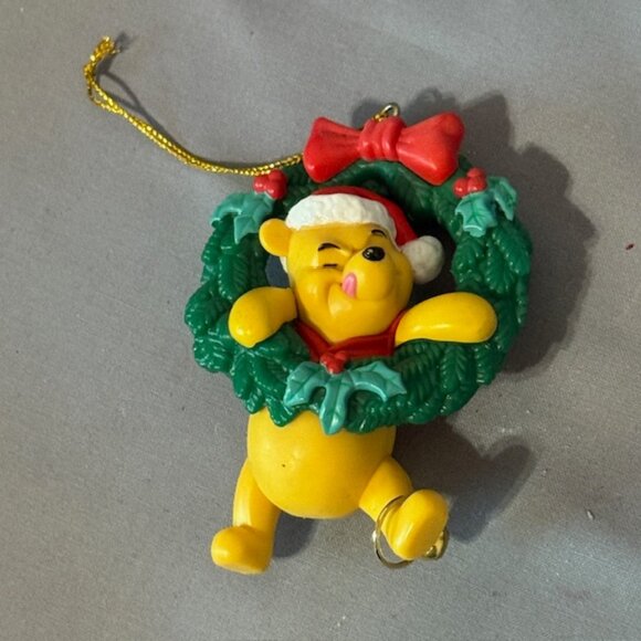 Vintage Winnie Pooh Christmas Ornament Disney Figurine Eeyore Tigger Wreath - Picture 1 of 3